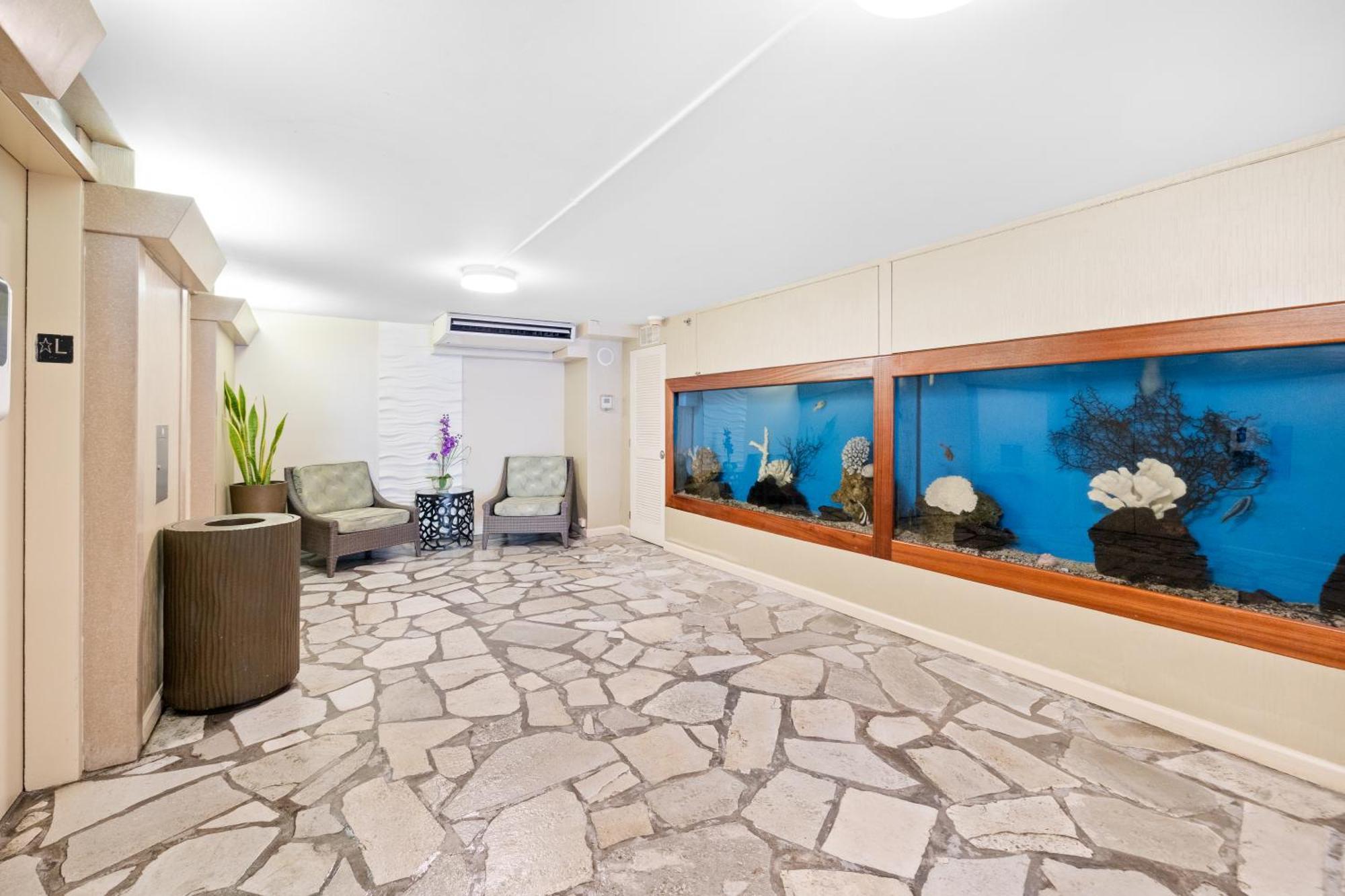 Steps To Waikiki Beach! Newly Renovated With 75" Tv Honolulu Buitenkant foto
