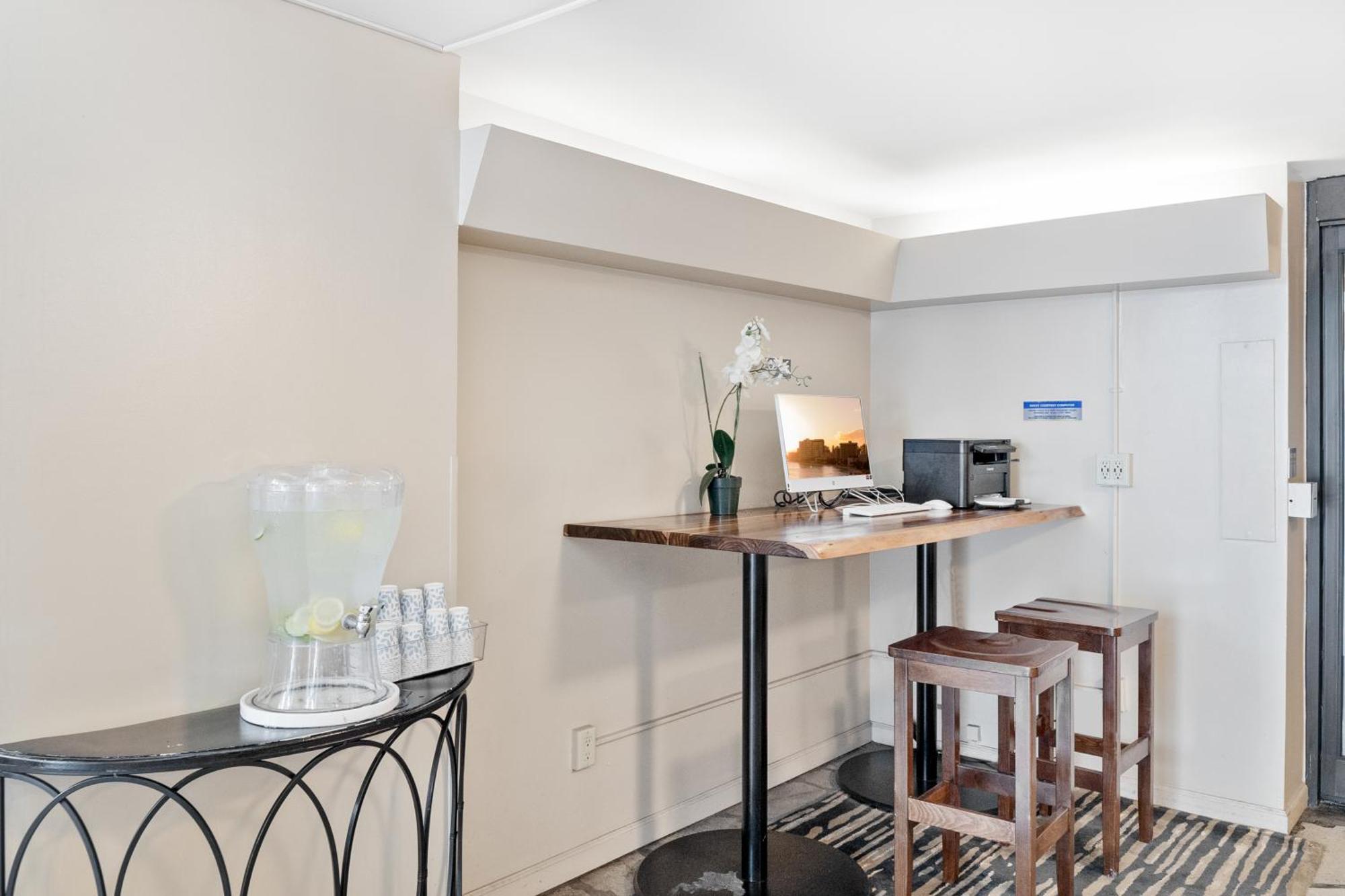 Steps To Waikiki Beach! Newly Renovated With 75" Tv Honolulu Buitenkant foto