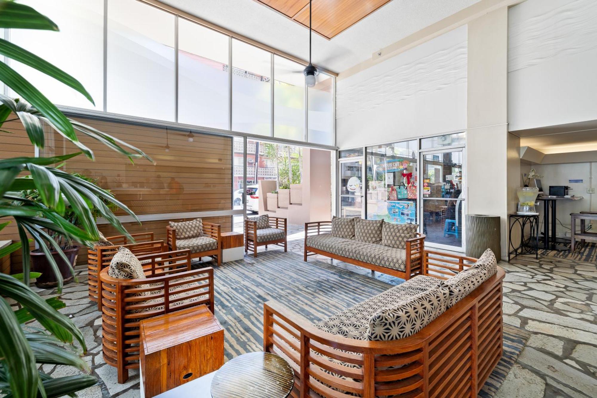 Steps To Waikiki Beach! Newly Renovated With 75" Tv Honolulu Buitenkant foto