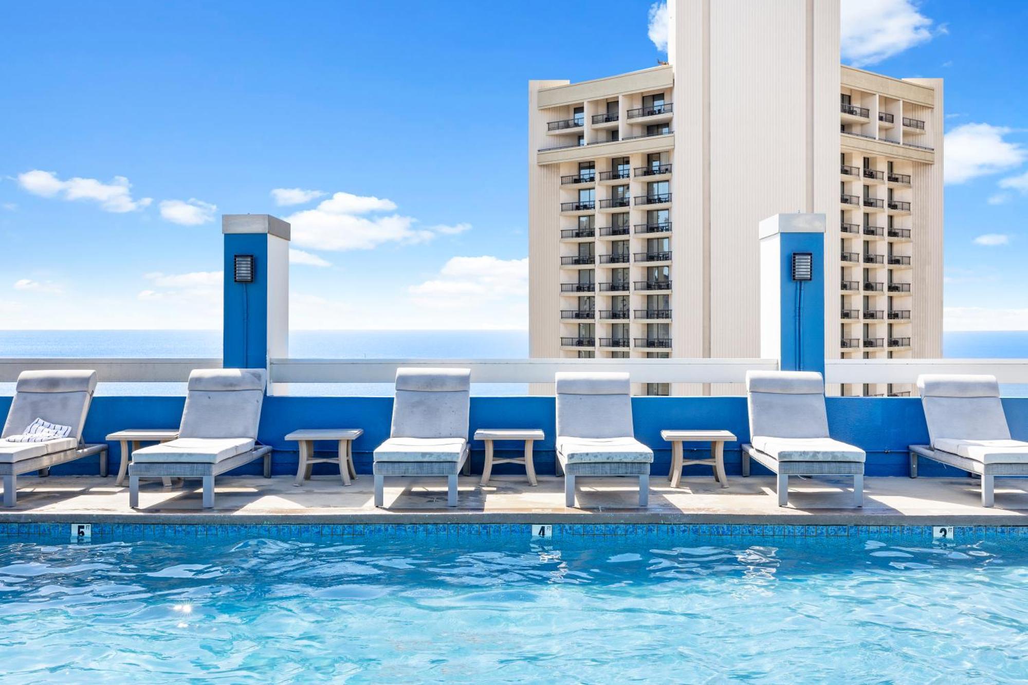 Steps To Waikiki Beach! Newly Renovated With 75" Tv Honolulu Buitenkant foto