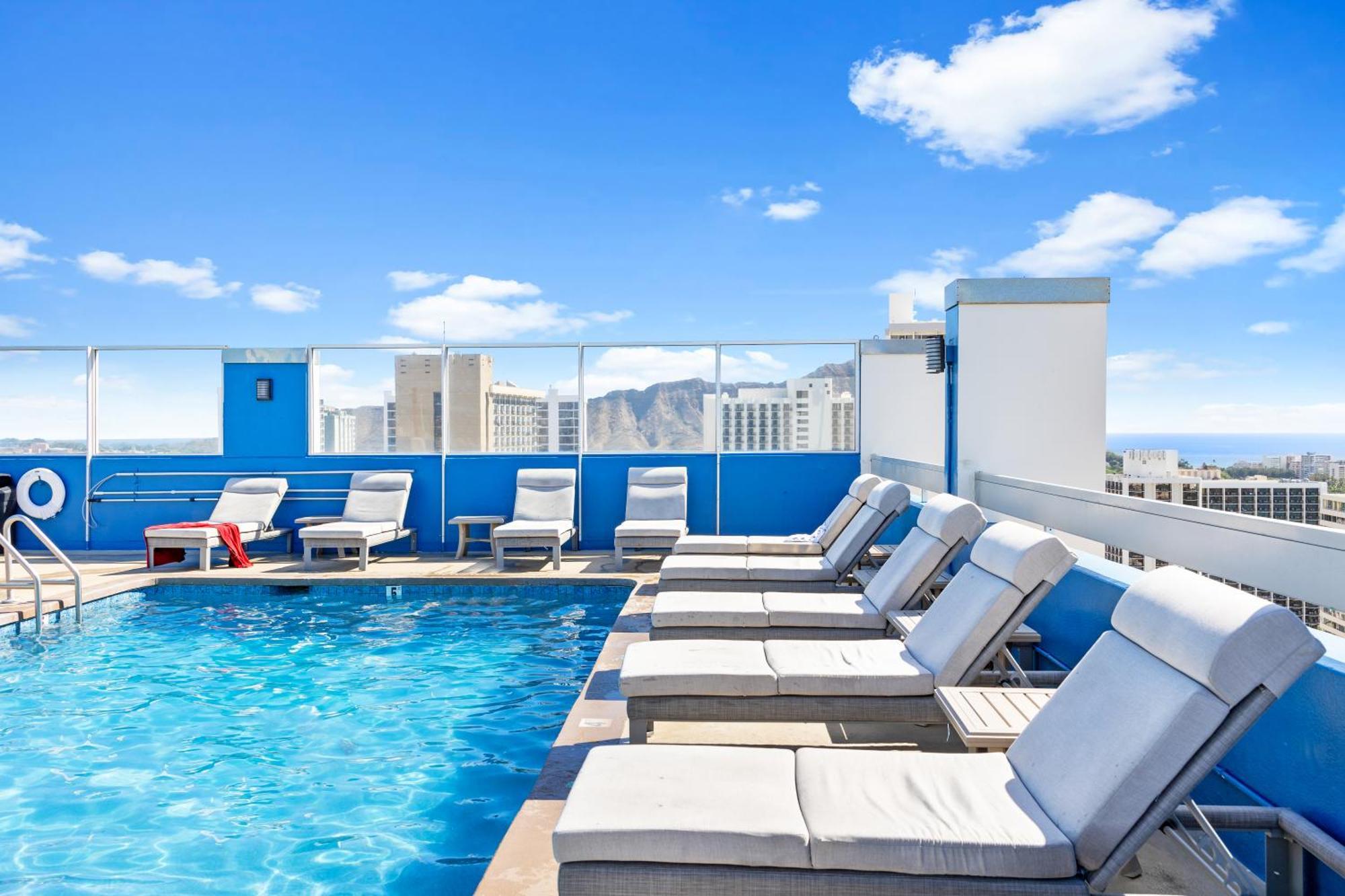 Steps To Waikiki Beach! Newly Renovated With 75" Tv Honolulu Buitenkant foto